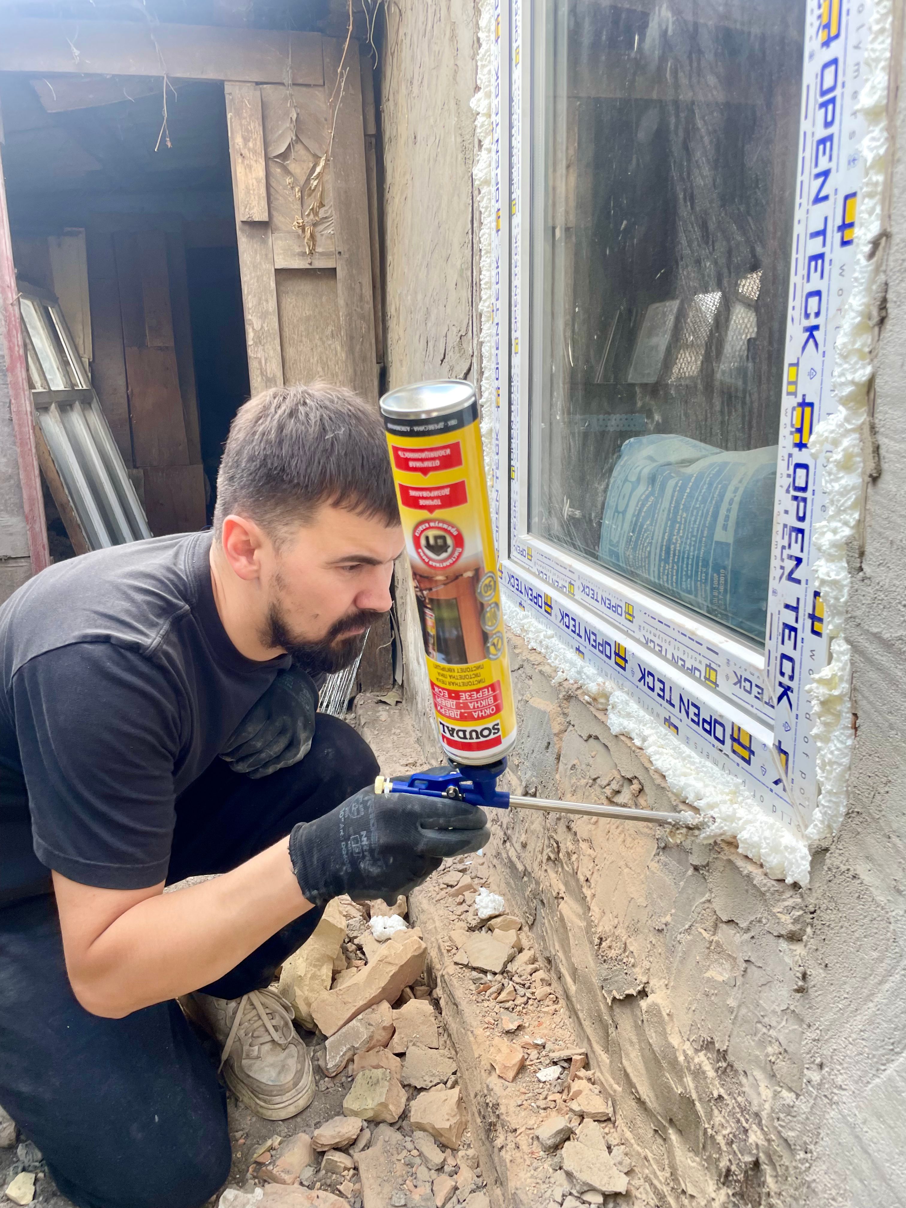 Installation of windows and repairs after flooding in Kherson for a family in need