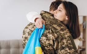На яких підставах можна звільнитись з військової служби під час воєнного стану ?