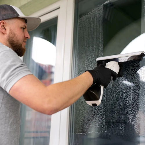 HOW TO CLEAN THE EXTERIOR WINDOWS OF WORKPLACE BUILDING? 
