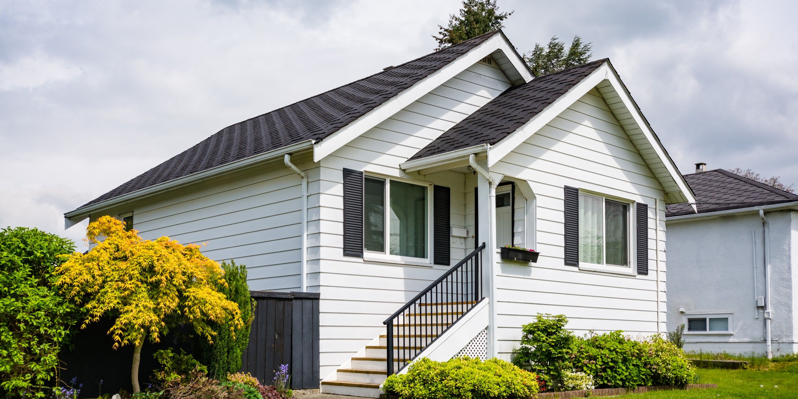 DIY vs. Professional Estate Cleanout Service in Vancouver