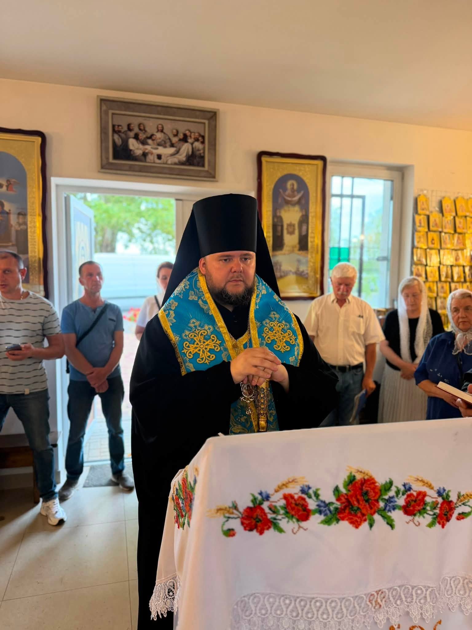 У єпархіальному храмі Закарпатської єпархії ПЦУ звершили акафіст перед святою іконою Богоматері 