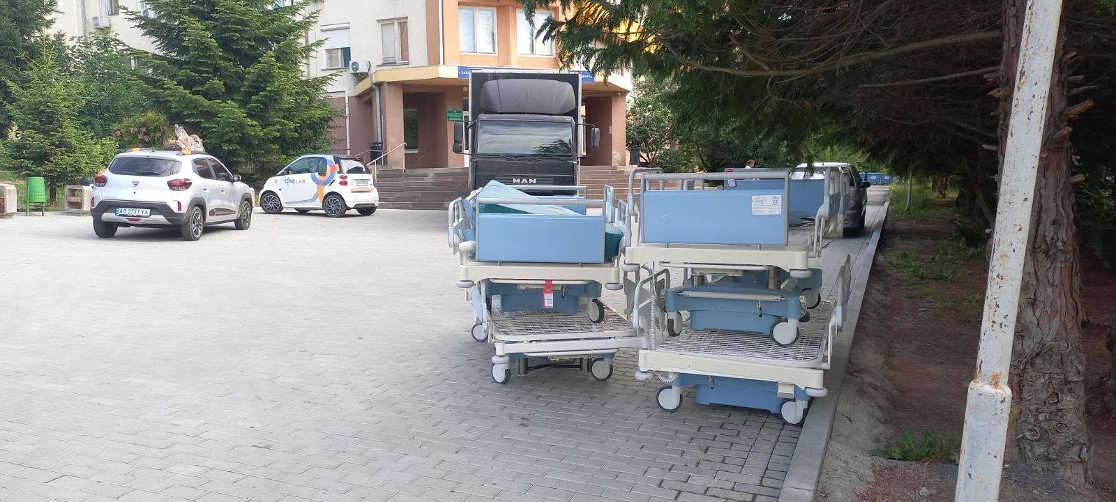 «Совине гніздо» передало медичне обладнання двом лікарням Ужгорода