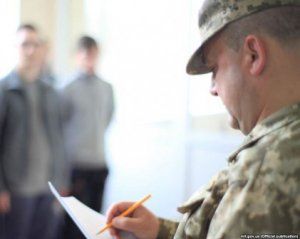 Харківський окружний адміністративний суд (13.07.26)  скасував відмову Міноброни у наданні Одноразової Грошової допомоги повнолітньому сину загиблого військового попри те, що смерть військового настала «за старого законодавства», за яким належними були вип