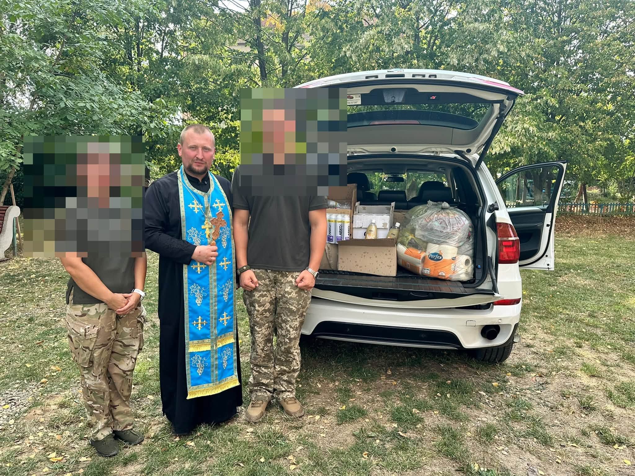 Ієрей Михайло Дзерин благословив військових й освятив провізію для воїнів 