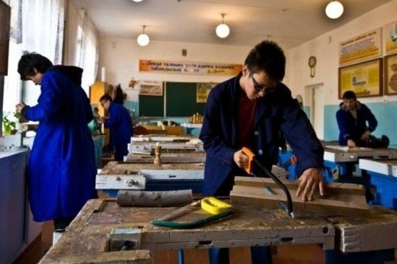 ЛЬВІВСЬКИЙ ОКРУЖНИЙ АДМІНІСТРАТИВНИЙ СУД (6.04.26) скасував наказ про мобілізацію та зобов’язав виключити зі списків особового складу вч «трудовіка», який працював вчителем з 1992 року(!) та вказав ТЦК, що вони мають перевіряти не тільки наявність відстроч