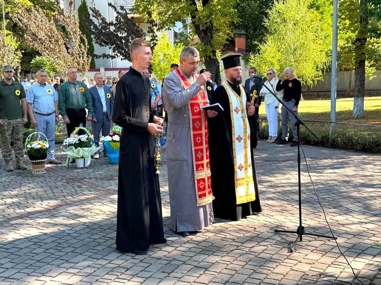 У Хусті вшанували пам’ять Захисників і Захисниць України