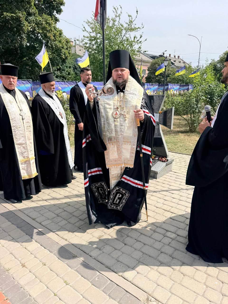Ужгород. Єпископ Варсонофій очолив заупокійну літію за всіма спочилими Захисниками та Захисницями України