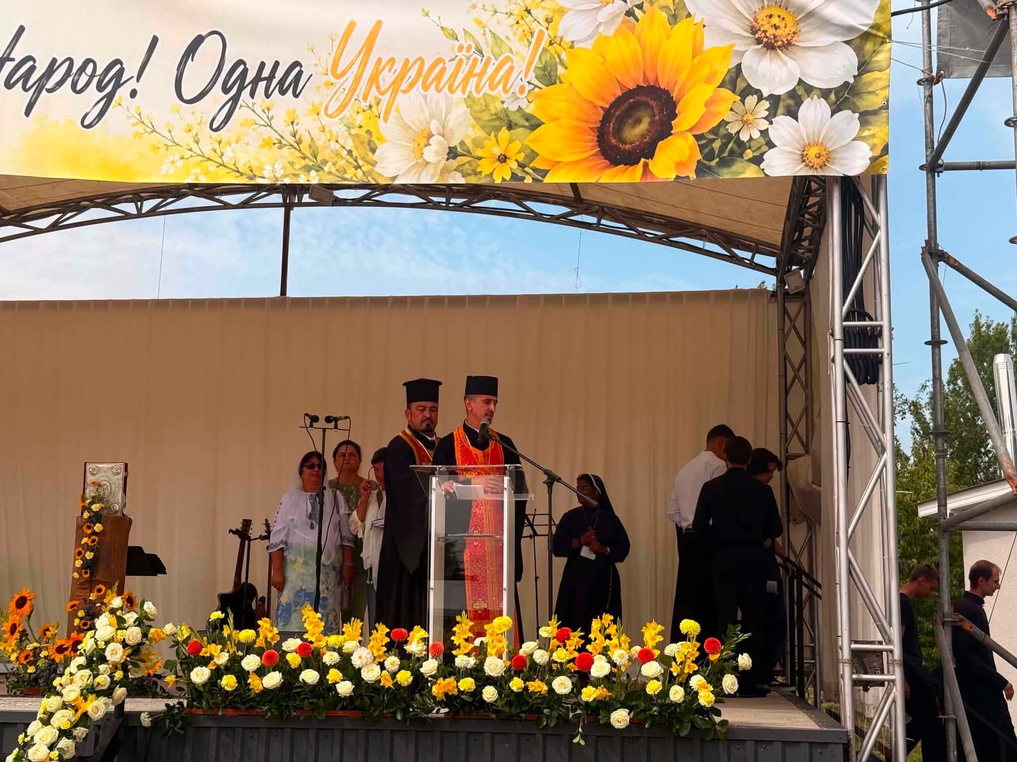 Клірики Закарпатської єпархії ПЦУ долучилися до міжконфесійної молитви  за мир та благословення для України