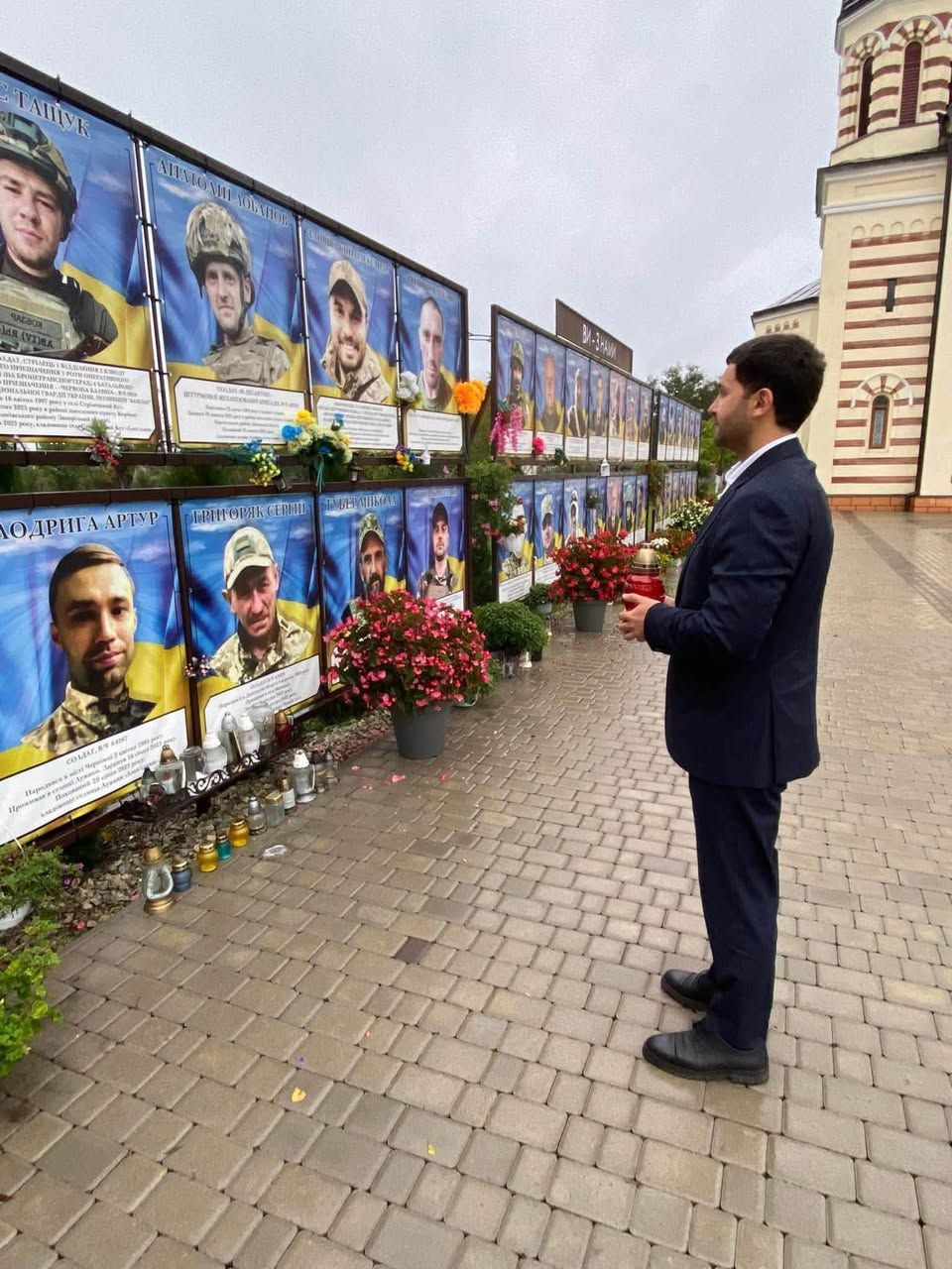 Сьогодні ми вшановуємо пам’ять захисників і захисниць України