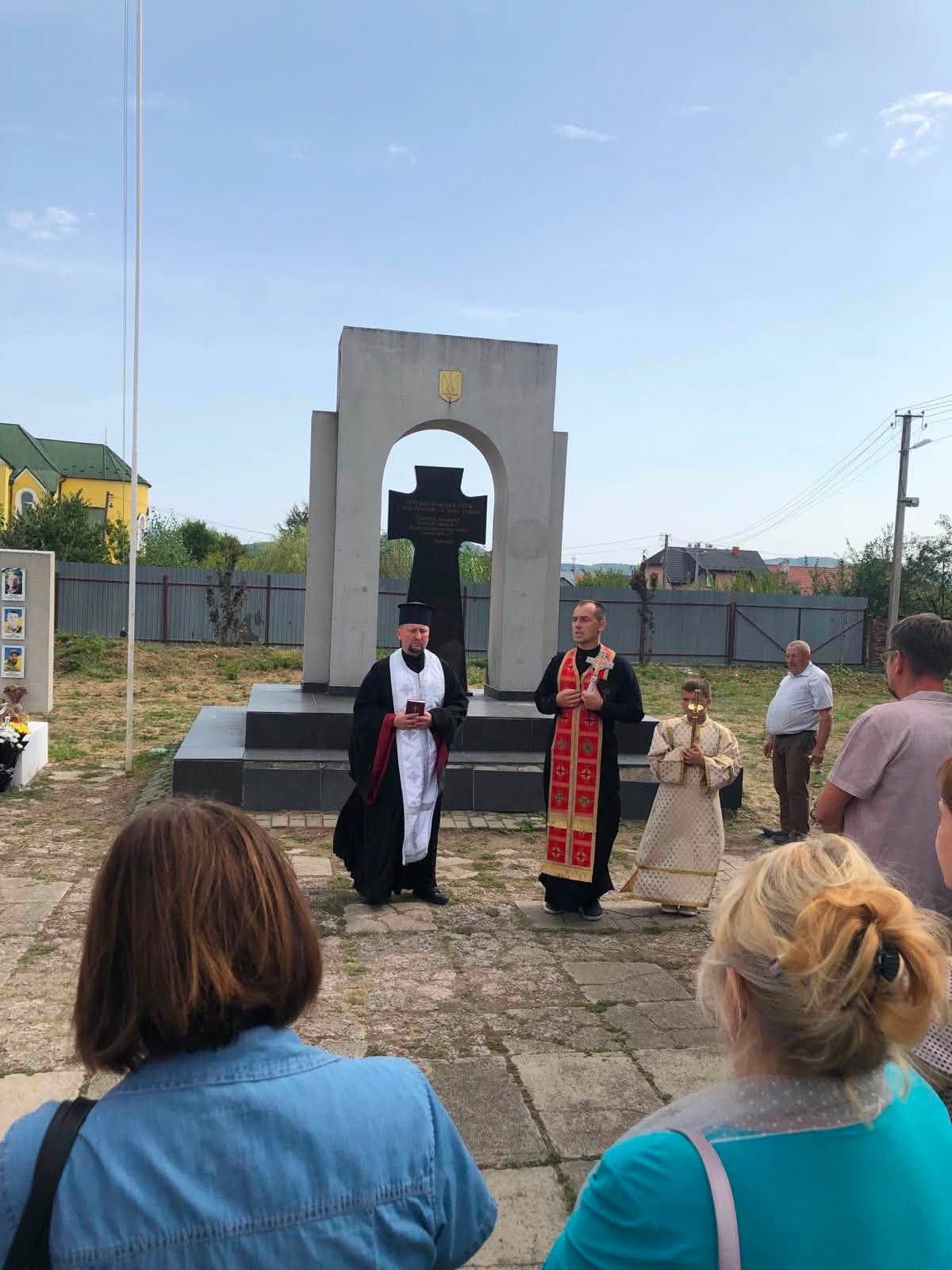 У Королево відзначили День пам'яті Захисників України: молилися за спокій душ полеглих Героїв