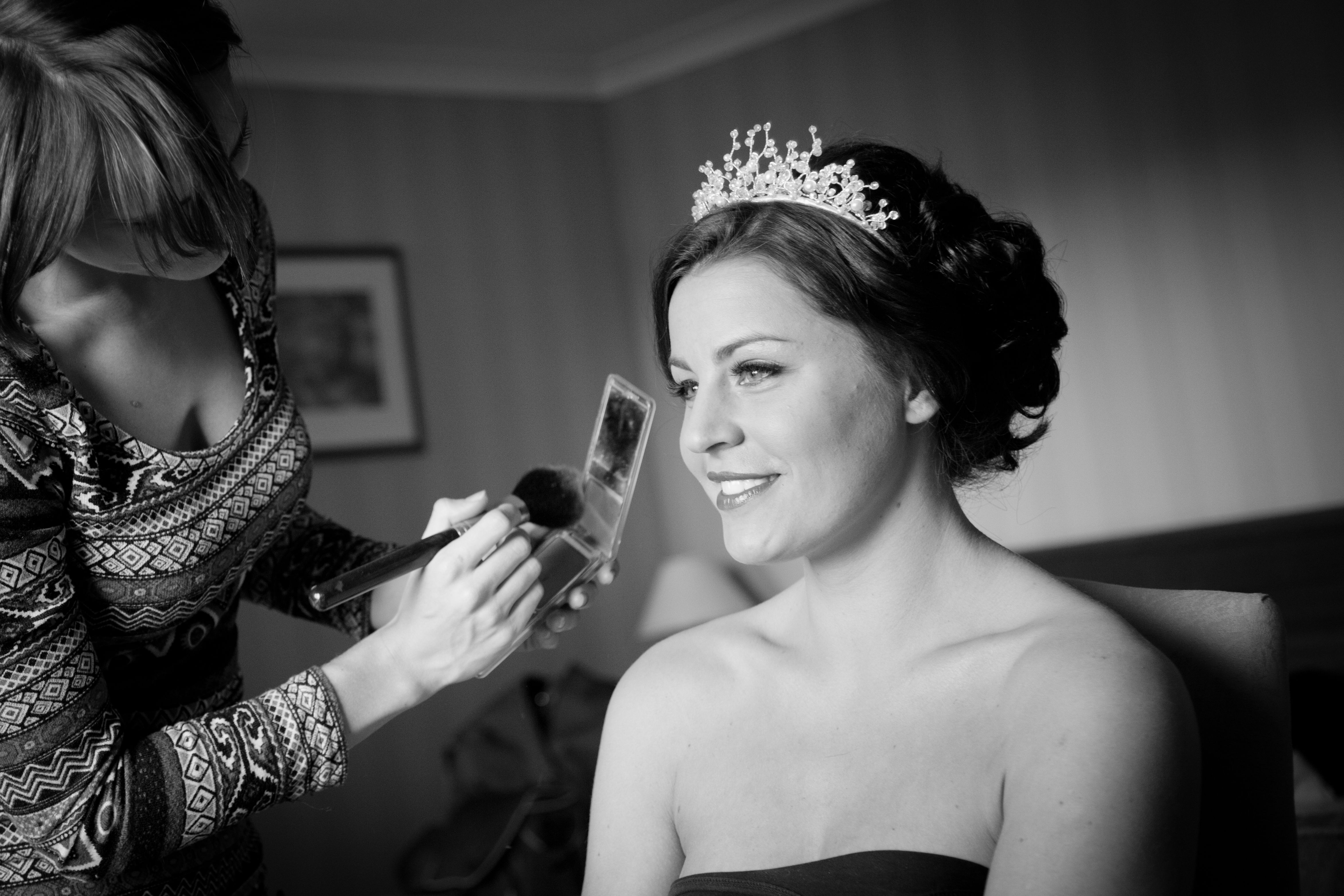 Relaxed Bridal Prep Photography: Morning Timeline Guide