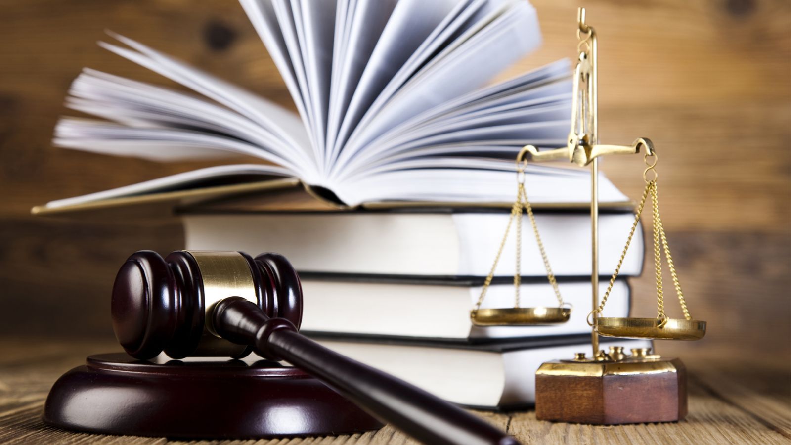 ІВАНО-ФРАНКІВСЬКИЙ ОКРУЖНИЙ АДМІНІСТРАТИВНИЙ СУД, зобов`язав військову частину прийняти рішення про звільнення зазначив, що потребу у постійному сторонньому догляді визначають лікувально-консультативні комісії на підставі первинної облікової документації №