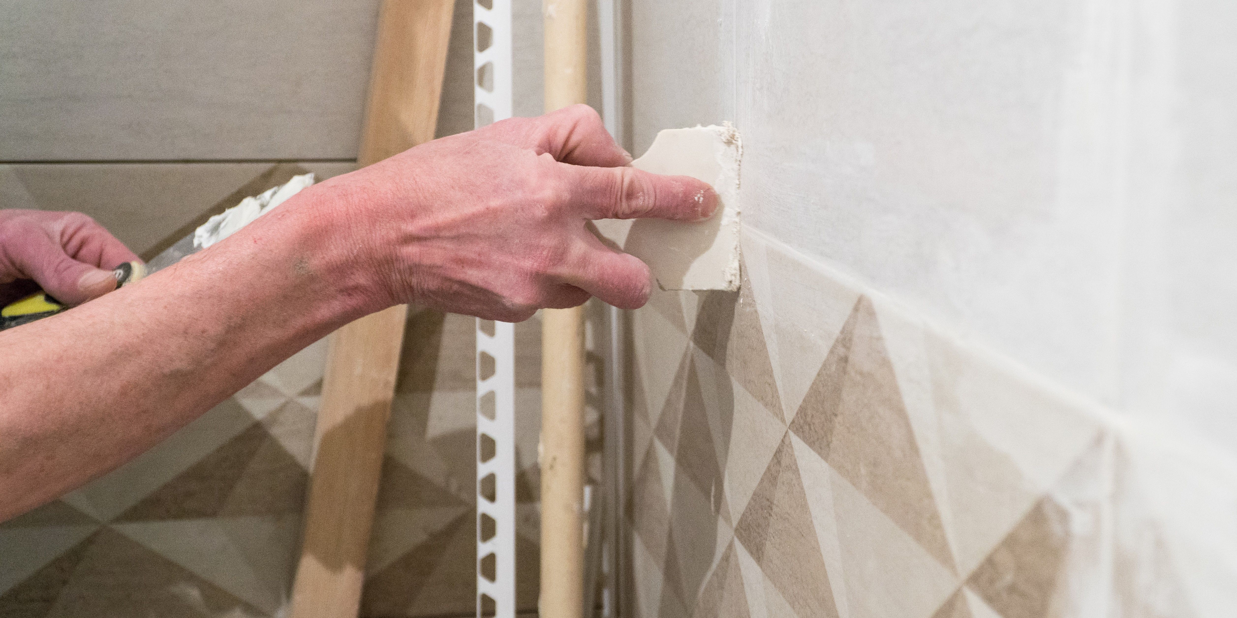 How to Use Wallpaper in High-Traffic Areas: Tips for Durability and Longevity