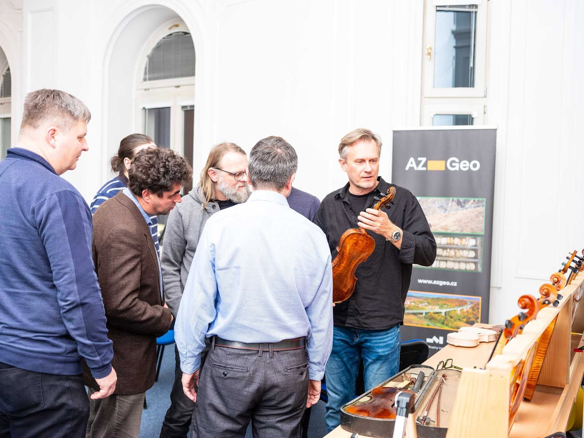 Ohlédnutí za pátým ročníkem Houslařské konference: od přednášek k praktickým workshopům