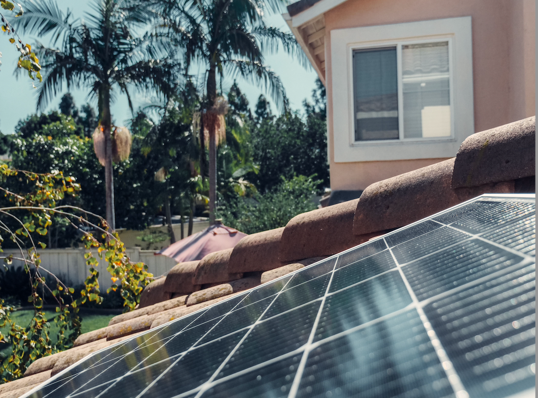 Impianti fotovoltaici condominiali: quando serve una delibera per disciplinare l’uso delle parti comuni