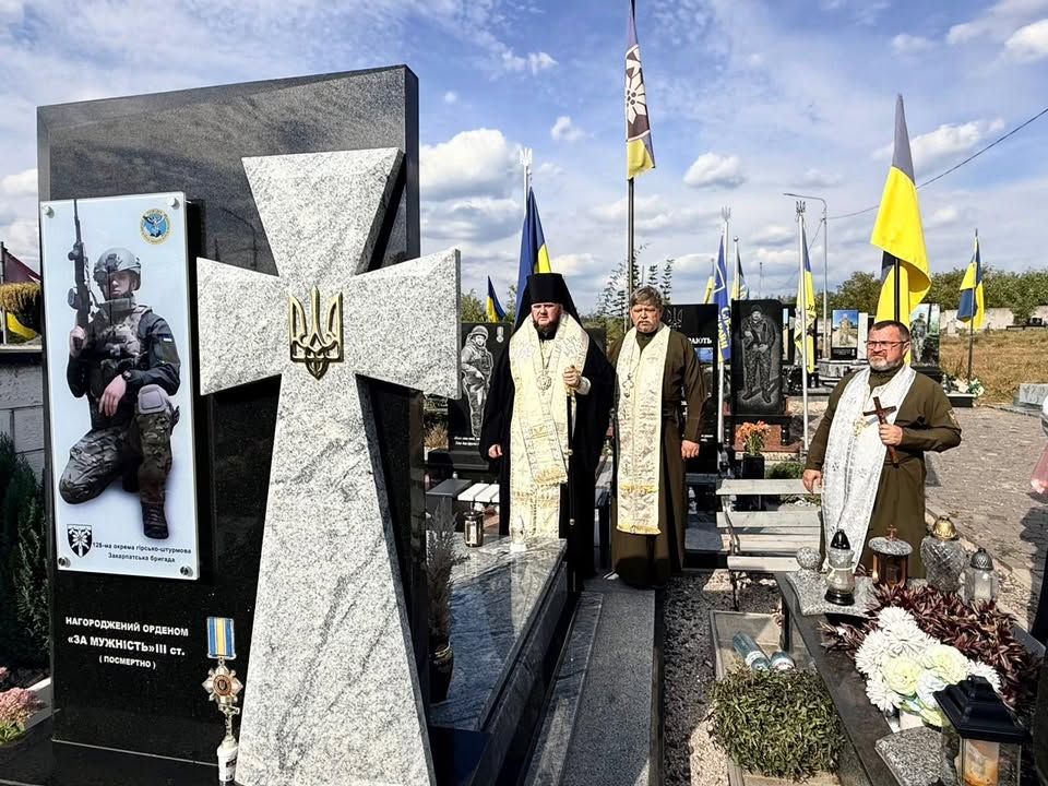 Архієрей звершив поминальне Богослужіння та поспілкувався з родичами загиблих Героїв України 