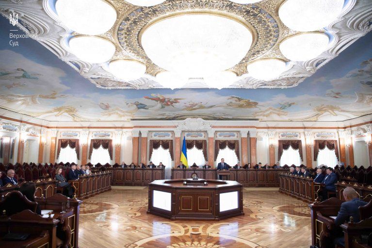 Поважність причин пропуску строку через воєнний стан має оцінюватися з урахуванням територіального, безпекового та часового критеріїв, а також об’єктивності перешкод і поведінки заявника