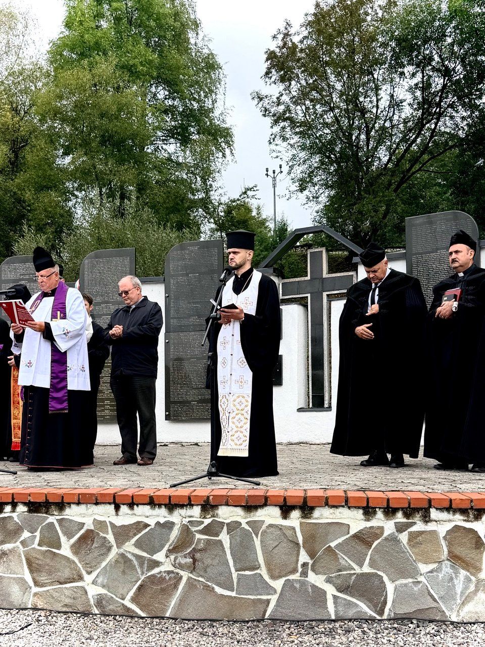 Секретар Закарпатської єпархії ПЦУ взяв участь у мітингу пам'яті жертв сталінських репресій, депортацій і таборів