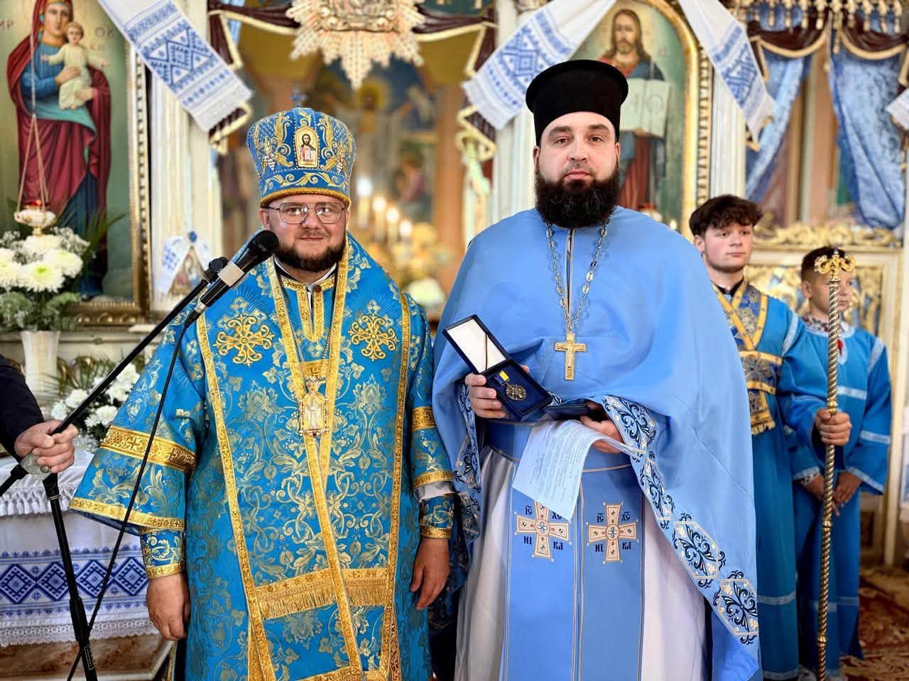 Закарпатська ОВА - ОДА та Закарпатська обласна рада відзначили капелана Закарпатської єпархії ПЦУ