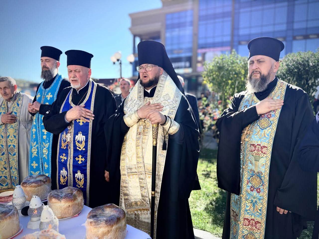 Єпископ Варсонофій на запрошення керівництва Великобичківської селищної ради звершив панахиду за загиблими Українськими воїнами - Героями