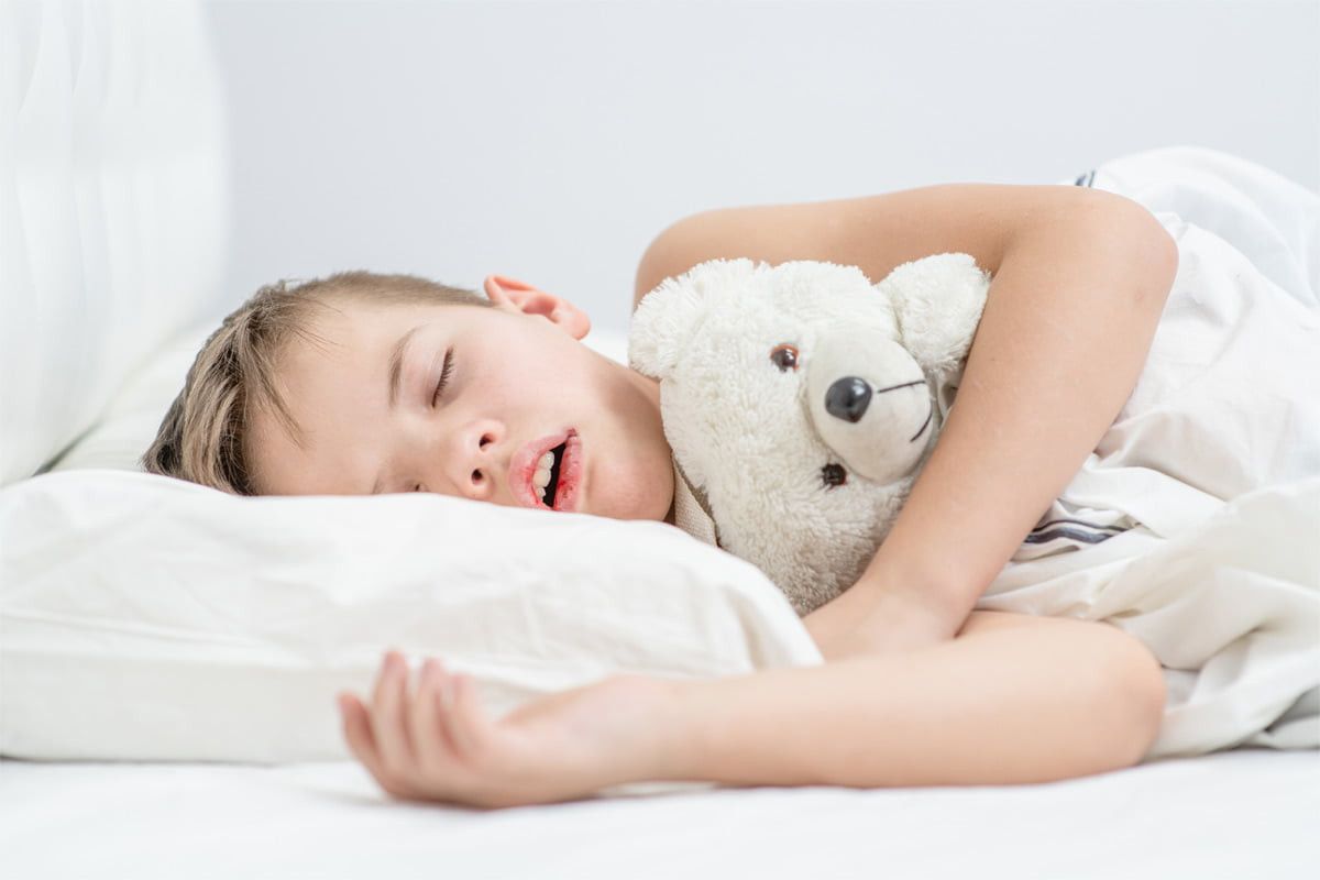 Дитина хропе? Коли це нормально, а коли потрібна консультація ЛОРа