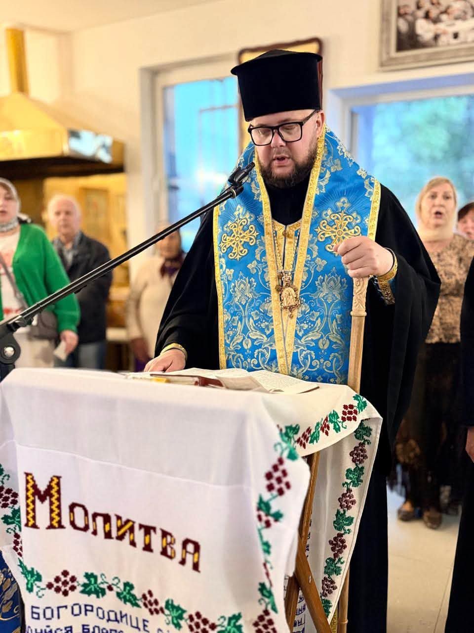 Єпископ Варсонофій очолив вечірнє Богослужіння з читанням акафісту перед святою іконою Богоматері Утамуй мої печалі
