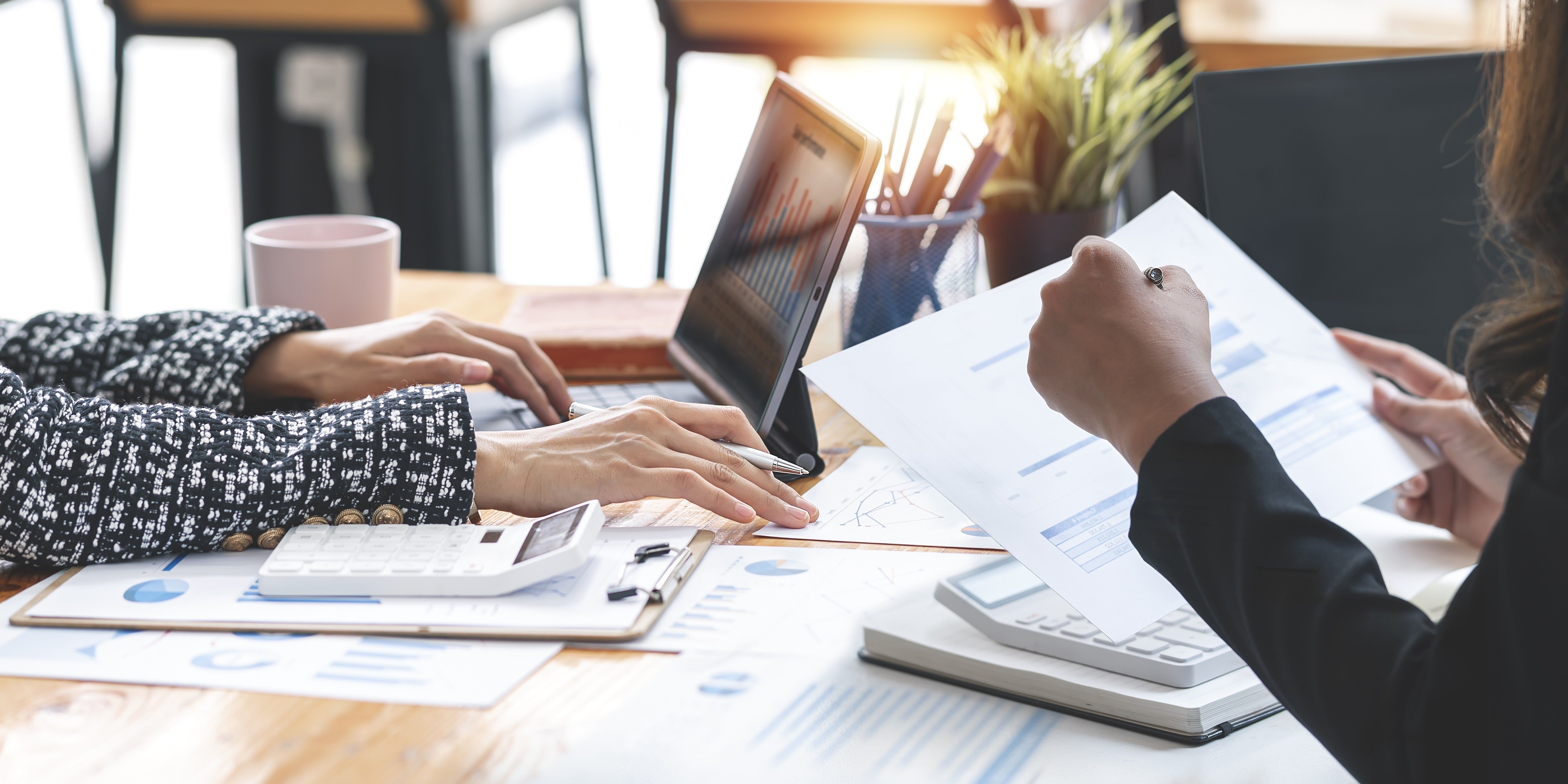 Censea Accounting & Business Solutions vs. DIY Accounting: Charting Your Financial Course for E-commerce