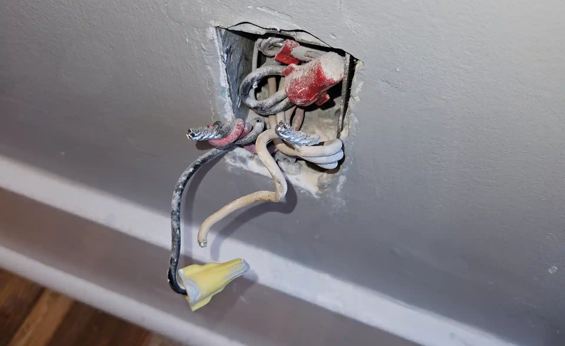 5 Common Electrical Problems and How to Fix Them