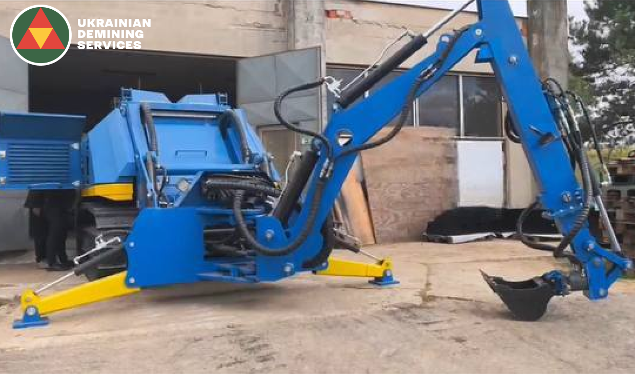 Germina equipped with a new attachment: a universal manipulator